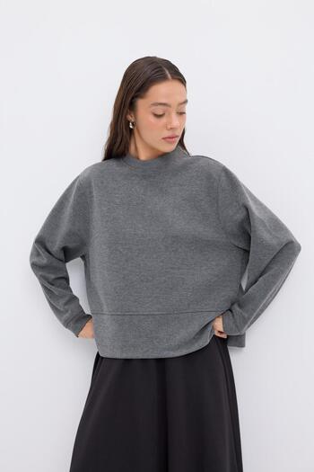 KADRİYE BAŞTÜRK Oversize Side Slit Short Sweatshirt Anthracite Gray