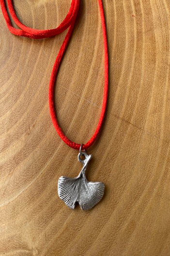 Shepidi Silver Gingko Leaf Flosh String Necklace