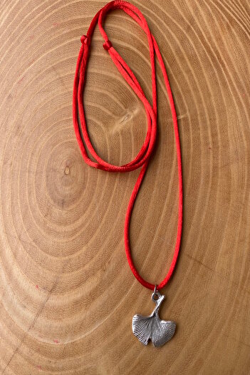 Shepidi Silver Gingko Leaf Flosh String Necklace