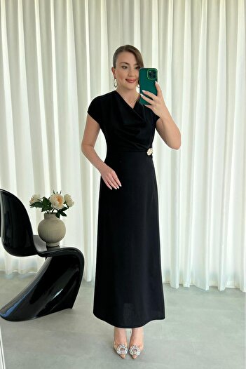 MaziButik Yan Brooch Dress Black