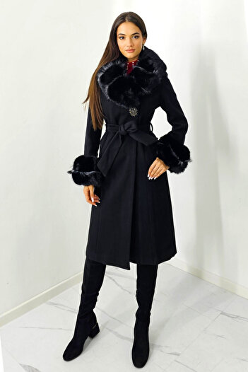FashionForYou Elegant coat Anastasia, with brooch, cuffs and collar made of fur, Black, 36