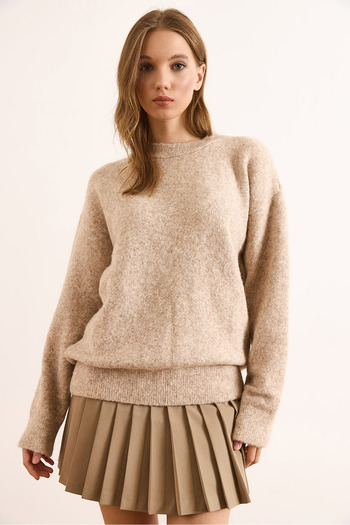 Olalook Women's Milk Coffee Crew Neck Soft Textured Relaxed Fit Sweater Kzk-19000992