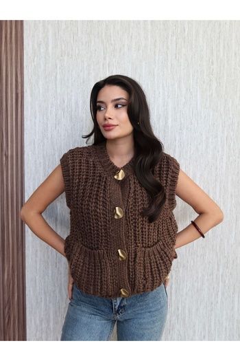ESRAHELVACI Thick Knitted Buttoned Vest with Pocket Detail