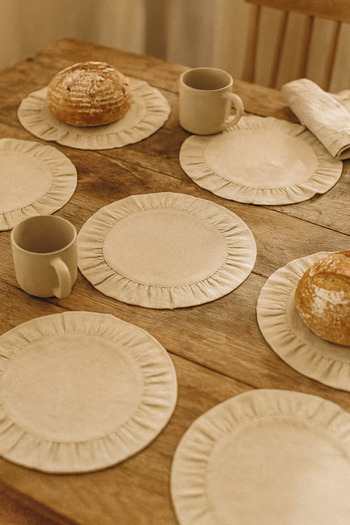 YUNUSOĞLU HOME Cotton Ruffled Placemats Set of 6 American Style 33 cm Diameter Placemats Set of 6