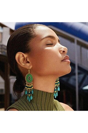 Pursehuit Gold earrings with green beads, Kima C3