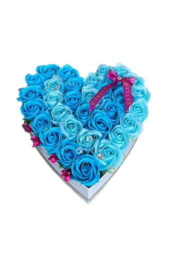 velve Aranjament floral Isaria cu 31 trandafiri de sapun in doua nuante si accesorii perlate, albastru