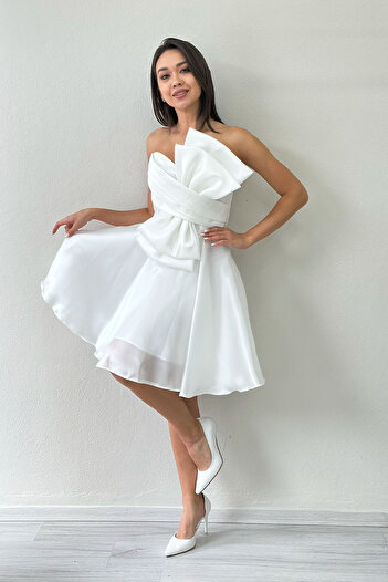 the ZKS White Bow Strapless Mini Flared Evening Dress