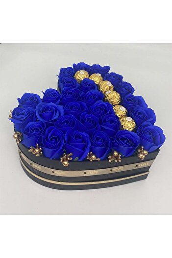 velve Aranjament floral Serenity Blue, cutie inima cu trandafiri de sapun, Ferrero Rocher, Albastru