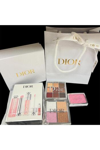 DioraLuxe مجموعة مكياج من ديور (Dior)، وهي علامة تجارية فرنسية فاخرة مشهورة بمنتجات التجميل والأزياء.