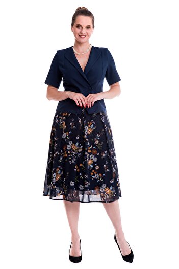 AD Fashion Compleu elegant de vara cu sacou bleumarin uni si fusta in pliuri imprimata floral pe fond negru 17S