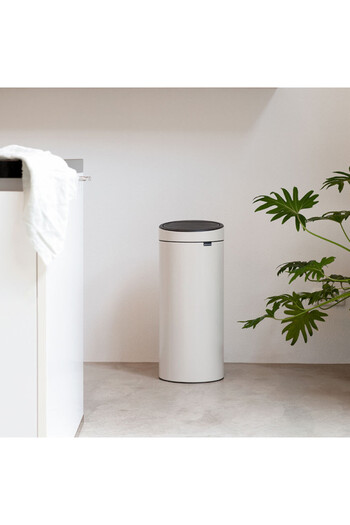 Brabantia Touch Bin New 1005544, 30 l, Silent and soft closing, Beige