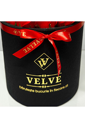 velve Red floral arrangement Scented soap roses, in a black Luxury box, black+red