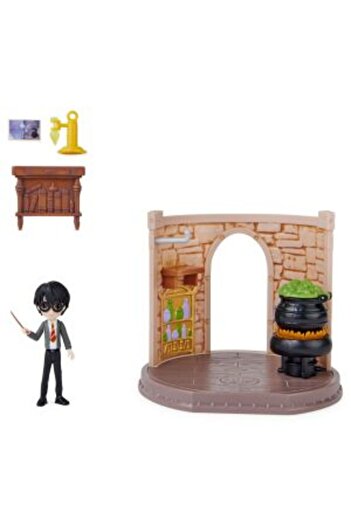 Mercaton HARRY POTTER WIZARDING WORLD MAGICAL SALA DE CLASA MINIS POTIUNI