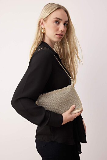TRENDYOL SHOES Women's Mini Shoulder Bag with Gold Chain Detail Takss25Oc00095
