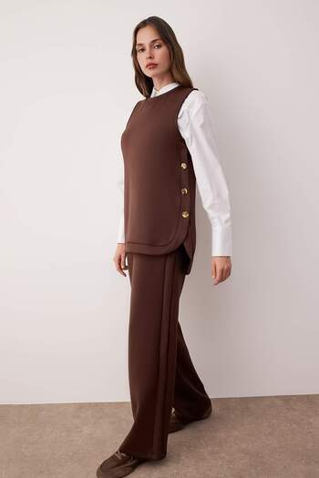 Trendyol Modest Σκούρο καφέ πλεκτό σετ με λεπτομέρεια με κουμπιά στο πλάι TCTAW26US00049