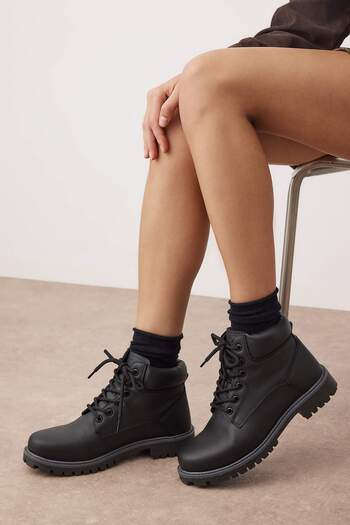 TRENDYOL SHOES Black Lace-Up Short Flat Heeled Women's Boots 
 Takaw25Bo00046