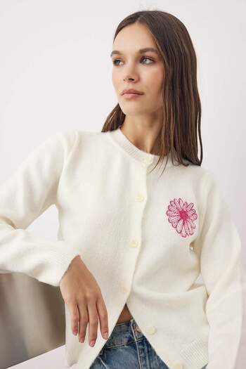 Trendyol Collection Ecru Crew Neck Embroidery Detailed Knitwear Cardigan Twoaw26Hi00261