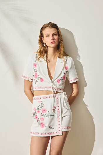 Quzu Embroidery Floral Patterned Short Jacket Ecru