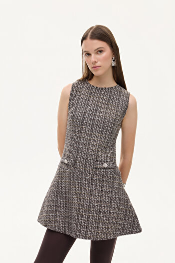 Quzu Μίνι φόρεμα Tweed με λεπτομέρεια τσέπης με κουμπί καφέ