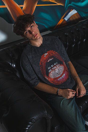Sekizbiraltı Love Your Self Printed Oversize Unisex Πλενόμενο μαύρο μπλουζάκι