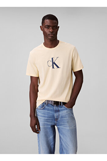 Calvin Klein Jeans Bisiklet Yaka Baskılı Sarı Erkek T-Shirt LV04RC857GRM9 SS CENTER MONOGRAM EU