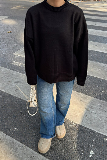 Swist Black Biscuit Crew Neck Oversize Women's Knitwear Sweater