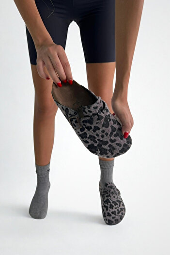 inizio Black Leopard Closed Toe Women's Orthopedic Slippers Gd33