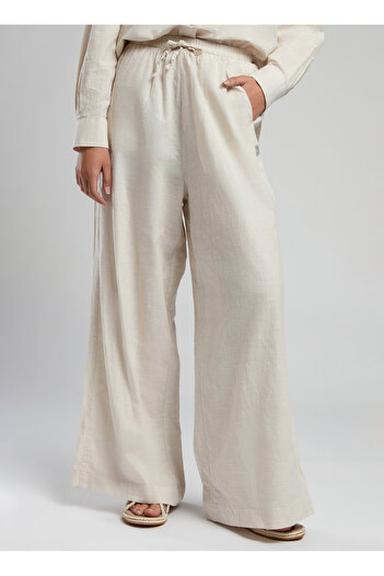 Lee Cooper Beige Women's Standard Waist Straight Trousers 252 Lcf 221003 Paige Beige