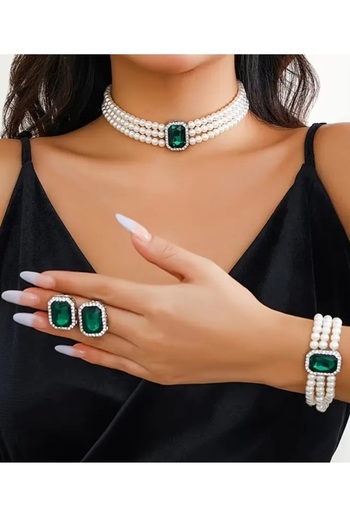 by evrenmusti Green Stone Pearl Necklace Earring Bracelet Set