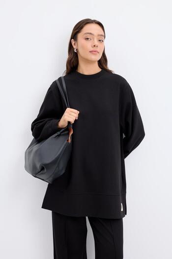 KADRİYE BAŞTÜRK Oversize Side Slit Sweatshirt Black