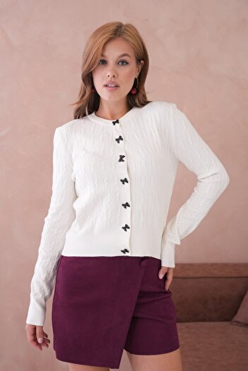 DONNA LISSA Comfortable Oversize Knit Cardigan with Ribbon Detail Buttons