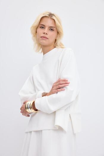 KADRİYE BAŞTÜRK Oversize Side Slit Short Sweatshirt Ecru