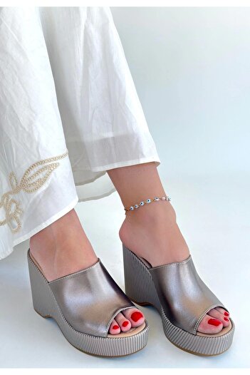 idimilla Tlay Platinum Skin Wedge Heel Slippers