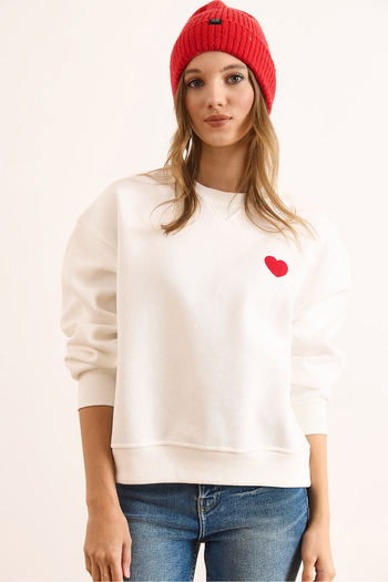 Olalook Women's White Collar Detailed Heart Embroidered Thick Sweatshirt with Raised Embroidery Swt-19000741