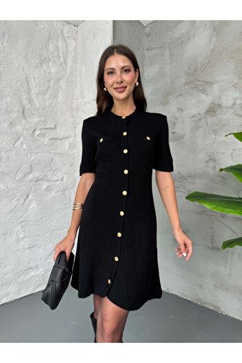 Elif Özbey Butik Μαύρο κοντομάνικο πλεκτό φόρεμα με χρυσά κουμπιά