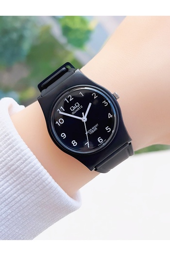 Q&Q 10 Atm Waterproof Silicone Strap Women's Wristwatch with 2 Years Manufacturer Warranty