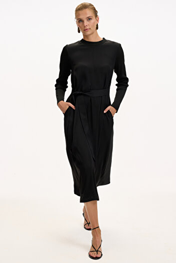 Exquise Crew Neck Long Sleeve Belted Regular Black Midi Dress