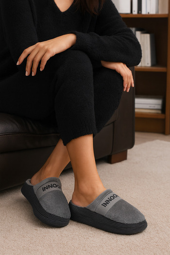 Beyond Gray Women's Velvet Gondola Slippers Byndkdf03