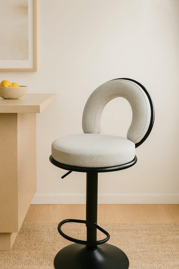 DEC49 Bar chair with a distinctive and modern design in multiple colors