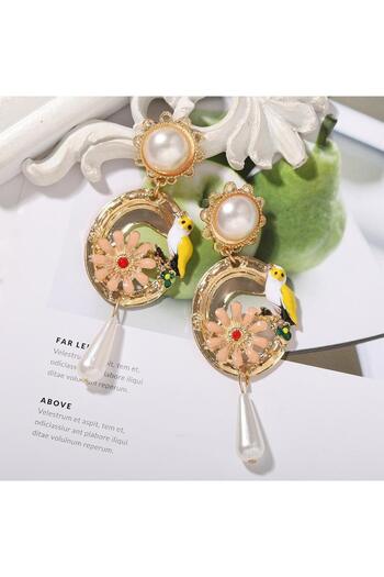 Pursehuit Gold-colored earrings with pearls, Meike C1