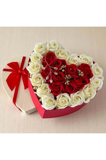 velve Brilliant Heart floral arrangement, with 23 soap roses and pearl accessories, red and white
