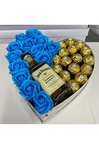 velve Cadou Sweet Honey cu trandafiri de sapun, Jack Daniel's si 16 praline Ferrero Rocher, Albastru