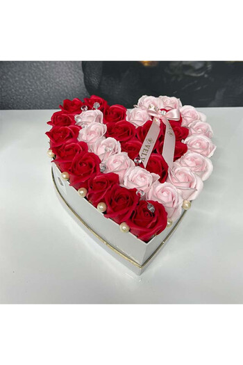 velve Isaria floral arrangement with 31 soap roses in two shades and pearl accessories, pink red,