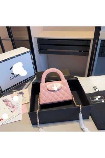 Coa Shoulder bag, an exact copy of the famous brand. It comes with a box, a bag, and a warranty card with the same brand name.