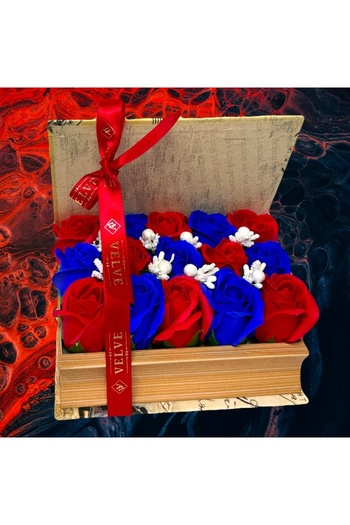 velve Floral arrangement with 15 soap roses, in a book-type box, red-blue