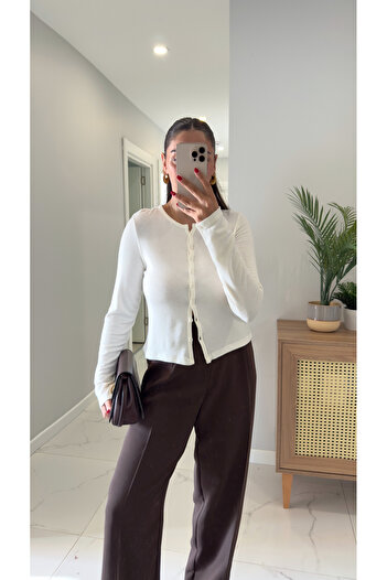 BİRCANÇİL Dlvin Sia Ecru Button Detailed Cardigan