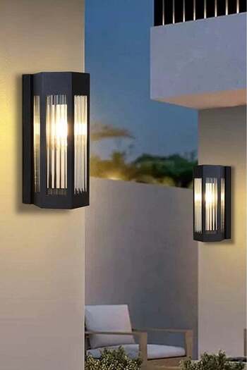 HAMER Black Wall Lantern – Elegant and Practical Outdoor Wall Lighting