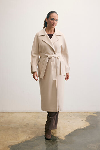 KENT Long Bone-Colored Coat with Collar Detail