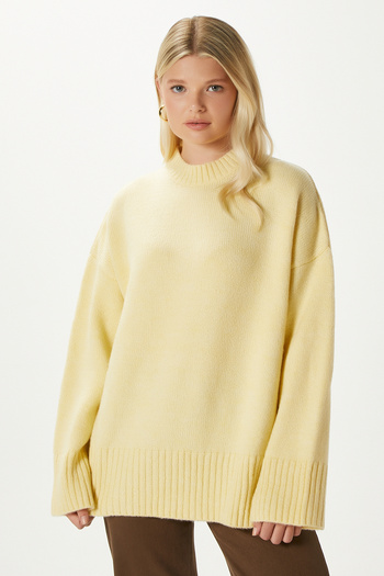 Ritnice Women's Homy Soft Crew Neck Yellow Oversize Knit Sweater