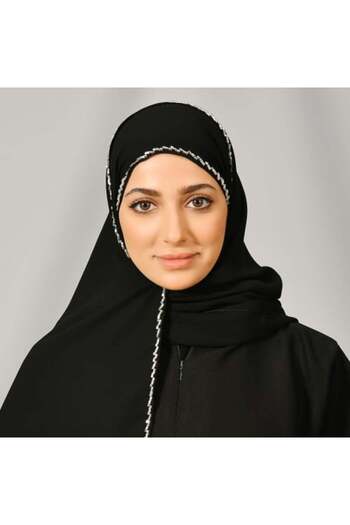 lamha abaya She wore a white, transparent veil.